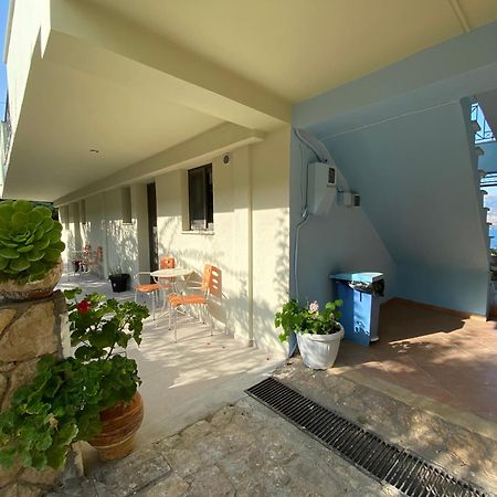 Mirovigli Family Rooms Lépedha 外观 照片